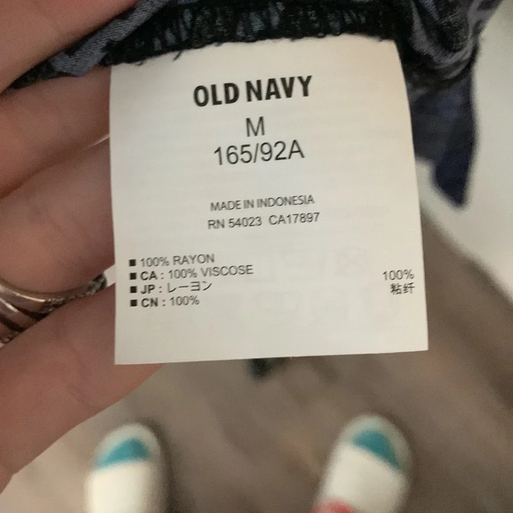 OLD NAVY nwot black and blue short sleeved patterned tee/blouse - Picture 10 of 10